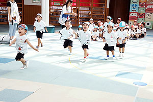 運動会の活動　かけっこ　　年少組