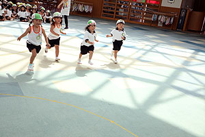 運動会の活動　かけっこ　　年少組