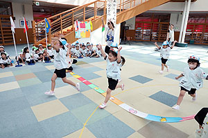 運動会の活動　かけっこ　　年少組