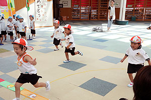 運動会の活動　かけっこ　　年少組