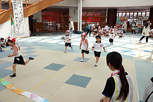 運動会の活動　かけっこ　　年少組