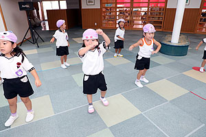 運動会のリズム活動　ばら・すみれ