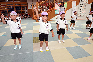 運動会のリズム活動　ばら・すみれ