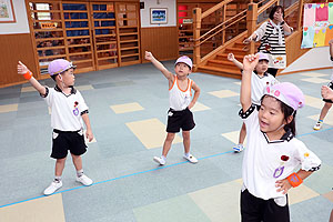 運動会のリズム活動　ばら・すみれ