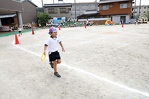 リレー頑張っています　年長　NO.2