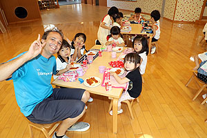 ランチルームでお給食を食べました　ひよこ・ひまわり