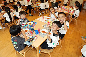 ランチルームでお給食を食べました　ひよこ・ひまわり