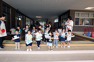 たぬきの太鼓でポンポコポン　あひる