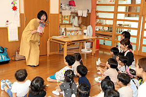 ９月生まれのお誕生会　―絵本の読み聞かせ―　年少・ひよこ・あひる