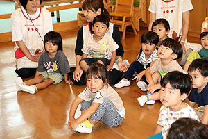 ９月生まれのお誕生会　―絵本の読み聞かせ―　年少・ひよこ・あひる