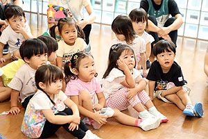 ９月生まれのお誕生会　―絵本の読み聞かせ―　年少・ひよこ・あひる