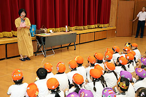 ９月生まれのお誕生会　―絵本の読み聞かせ―　年長・年中