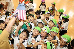 ９月生まれのお誕生会　―絵本の読み聞かせ―　年長・年中