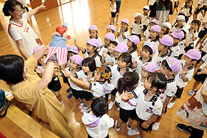 ９月生まれのお誕生会　―絵本の読み聞かせ―　年長・年中