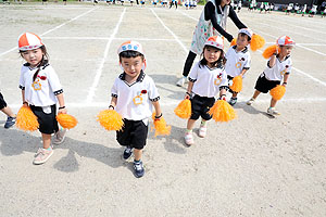 運動会予行が行われました　リズム　年少組