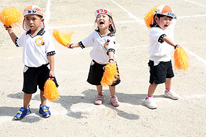 運動会予行が行われました　リズム　年少組