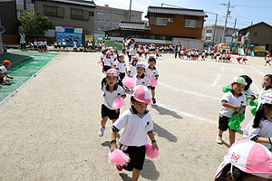 運動会予行が行われました　リズム　年少組