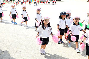 運動会予行が行われました　リズム　年少組