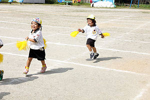 運動会予行が行われました　リズム　年少組