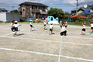 運動会予行が行われました　かけっこ　年中組