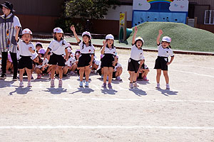 運動会予行が行われました　かけっこ　年中組