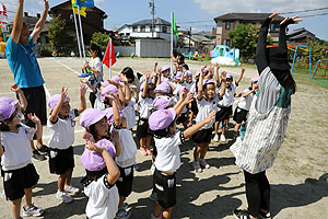 運動会予行が行われました　かけっこ　年中組