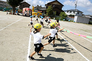 運動会予行が行われました　かけっこ　年中組