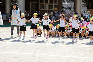 運動会予行が行われました　かけっこ　年中組