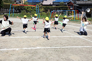 運動会予行が行われました　かけっこ　年中組