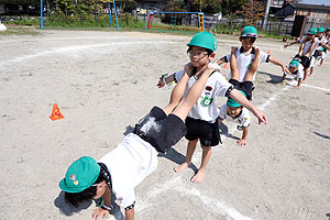 運動会の組体操活動　年長組