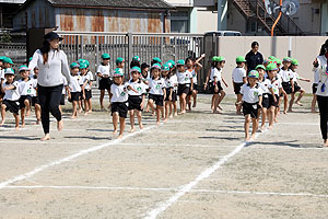 運動会の組体操活動　年長組