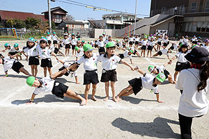 運動会の組体操活動　年長組