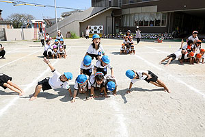 運動会の組体操活動　年長組