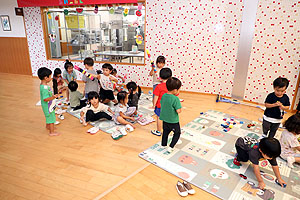 ランチルームでお給食を食べました　ひよこ・あひる