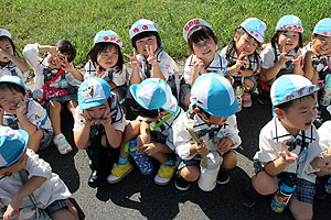 電車を見にお散歩へでかけました　ぱんだ・こあら