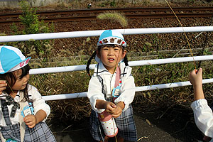 電車を見にお散歩へでかけました　ぱんだ・こあら