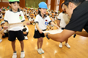 運動会の表彰式　　年長組