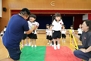 体操教室　鉄棒頑張りました　　ひまわり