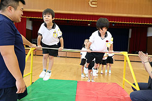 体操教室　鉄棒頑張りました　　ひまわり