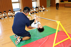 体操教室　鉄棒頑張りました　　さくら