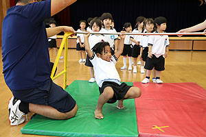 体操教室　鉄棒頑張りました　　さくら