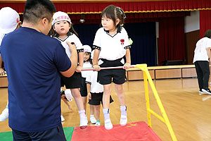 体操教室　鉄棒頑張りました　　たんぽぽ