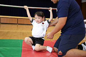 体操教室　鉄棒頑張りました　　たんぽぽ