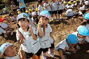 エンゼル自然体験農園でおいもほり　　年中　NO.2