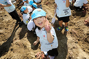 エンゼル自然体験農園でおいもほり　　年中　NO.2