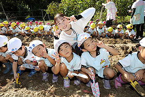 エンゼル自然体験農園でおいもほり　　年中　NO.1