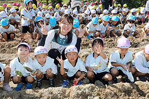 エンゼル自然体験農園でおいもほり　　年中　NO.1