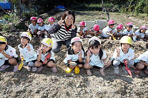 エンゼル自然体験農園でおいもほり　　年中　NO.1