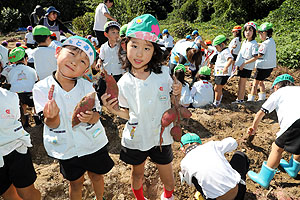 エンゼル自然体験農園でおいもほり　　年長　NO.2