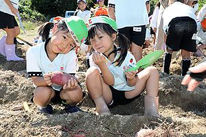 エンゼル自然体験農園でおいもほり　　年長　NO.2